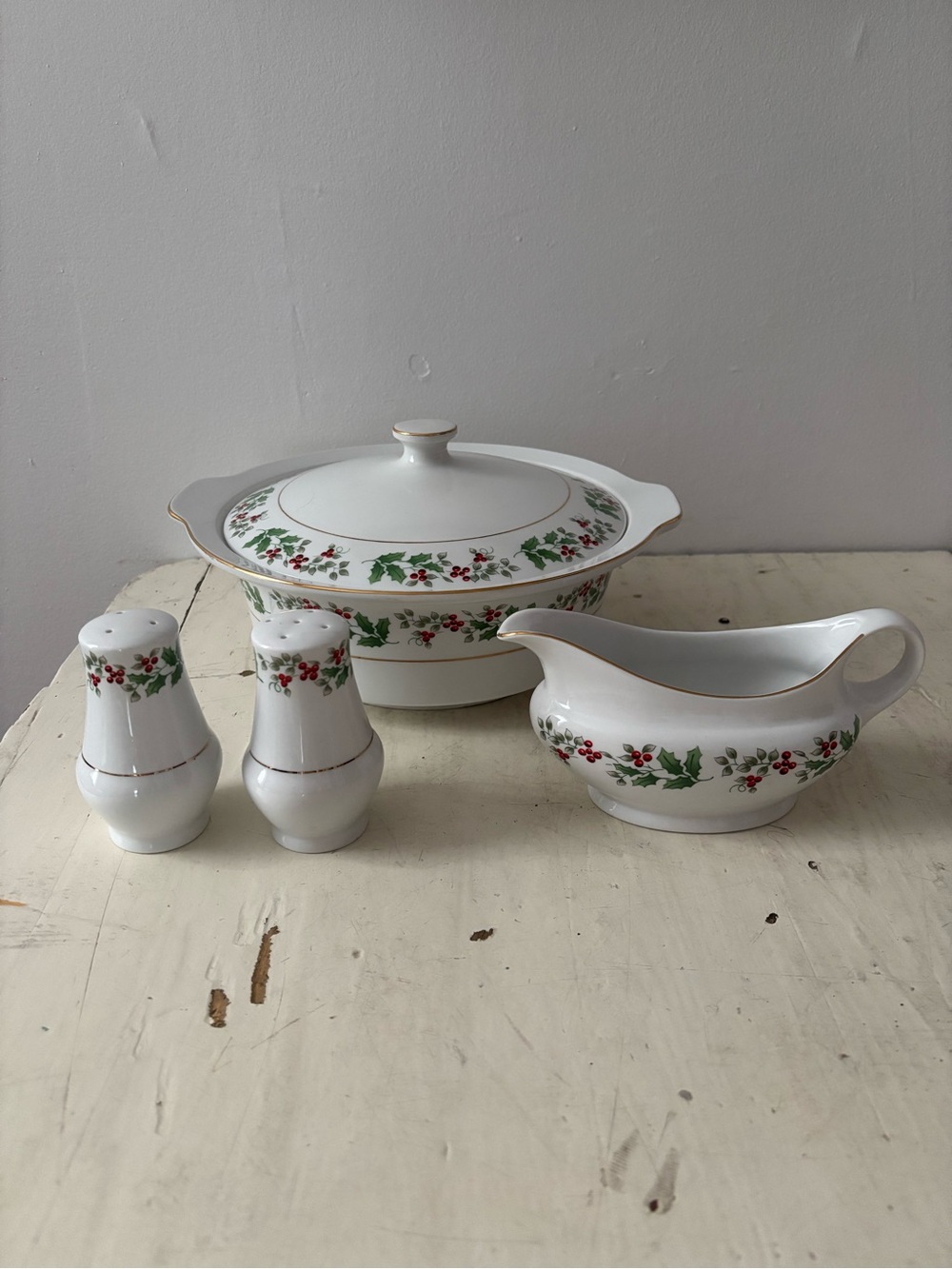 Gibson Christmas Charm Vintage Serving Set